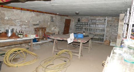 A vendre proche rivière Dordogne, grande maison en pierre, dépendances, terrain 2 hectares, secteur VAYRAC  