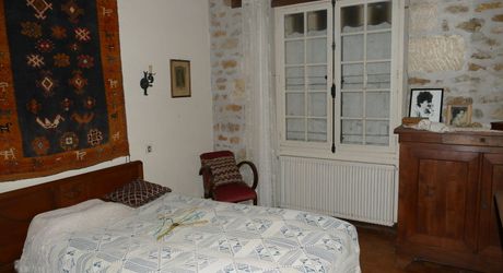 A vendre proche rivière Dordogne, grande maison en pierre, dépendances, terrain 2 hectares, secteur VAYRAC  