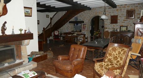 A vendre proche rivière Dordogne, grande maison en pierre, dépendances, terrain 2 hectares, secteur VAYRAC  