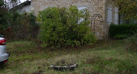 A vendre proche rivière Dordogne, grande maison en pierre, dépendances, terrain 2 hectares, secteur VAYRAC  