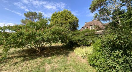 A vendre proche rivière Dordogne, grande maison en pierre, dépendances, terrain 2 hectares, secteur VAYRAC  