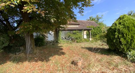 A vendre proche rivière Dordogne, grande maison en pierre, dépendances, terrain 2 hectares, secteur VAYRAC  