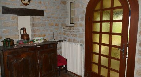 A vendre proche rivière Dordogne, grande maison en pierre, dépendances, terrain 2 hectares, secteur VAYRAC  