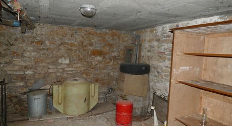 A vendre proche rivière Dordogne, grande maison en pierre, dépendances, terrain 2 hectares, secteur VAYRAC  