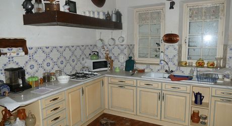 A vendre proche rivière Dordogne, grande maison en pierre, dépendances, terrain 2 hectares, secteur VAYRAC  