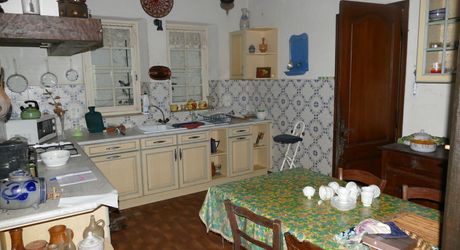 A vendre proche rivière Dordogne, grande maison en pierre, dépendances, terrain 2 hectares, secteur VAYRAC  