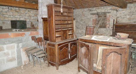 A vendre proche rivière Dordogne, grande maison en pierre, dépendances, terrain 2 hectares, secteur VAYRAC  