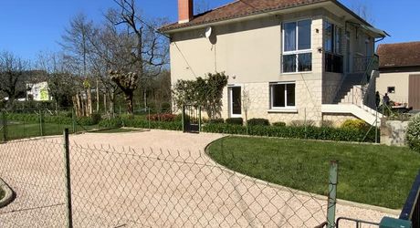A vendre Saint-Céré proche centre ville maison T5, jardin arboré