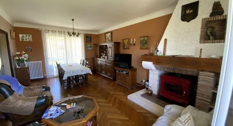 A vendre Saint-Céré proche centre ville maison T5, jardin arboré