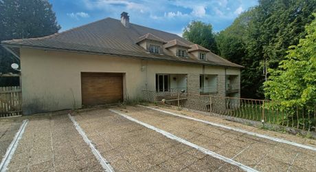 Maison contemporaine à rénover, 4 chambres, terrain 2 495 m²