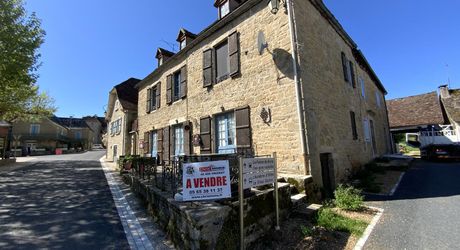 A vendre secteur Gramat, propriété de 325 m² avec logement indépendant, studio, chambres d'hôtes et espace bien-être