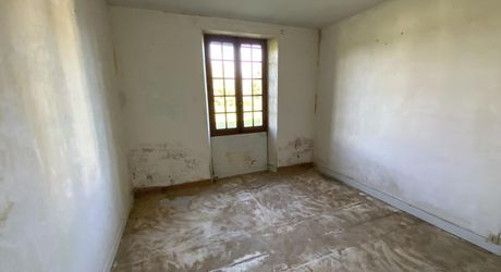 A vendre, secteur Gramat, maison quercynoise avec appartement indépendant, terrain arboré.