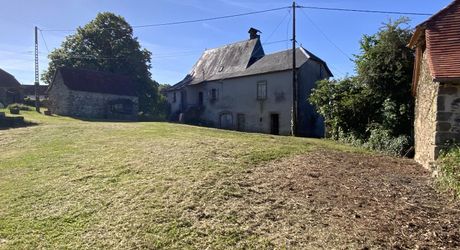  For sale in the Lacapelle Marival area, beautiful farmhouse to restore with great potential.