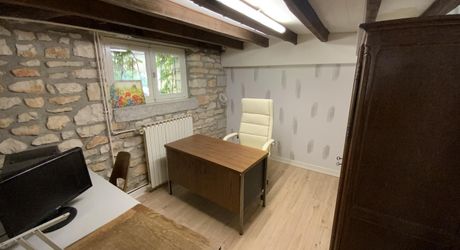 A vendre secteur GRAMAT, 1ère périphérie, pavillon de 1965 rénové, 3 chambres, terrain 2630 m².