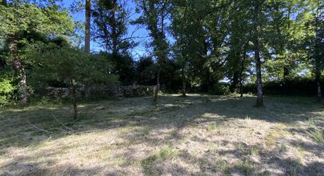 A vendre secteur GRAMAT, 1ère périphérie, pavillon de 1965 rénové, 3 chambres, terrain 2630 m².