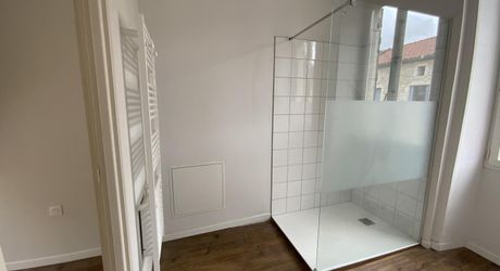 A louer à GRAMAT, toutes commodités à pied, T4 entièrement rénové 