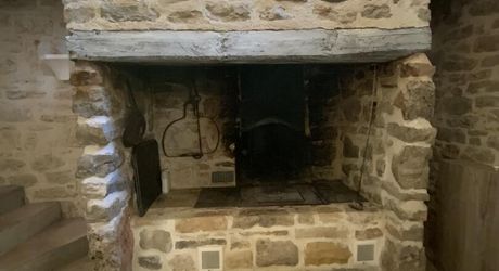 A vendre secteur LIVERNON,  maison de village en pierre, terrasses et jardinet arboré.