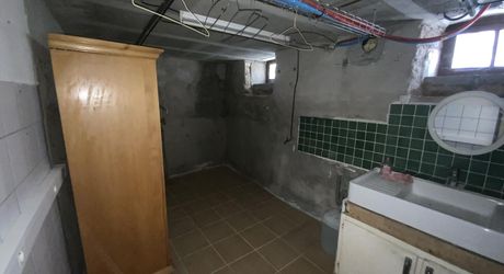 A vendre secteur LIVERNON,  maison de village en pierre, terrasses et jardinet arboré.