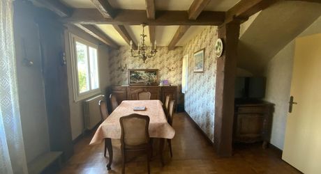 GRAMAT area, 3-bedroom house on 356 m² of land within walking distance of all amenities.