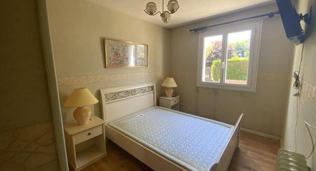 GRAMAT area, 3-bedroom house on 356 m² of land within walking distance of all amenities.