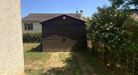 GRAMAT area, 3-bedroom house on 356 m² of land within walking distance of all amenities.