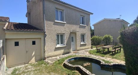 GRAMAT area, 3-bedroom house on 356 m² of land within walking distance of all amenities.