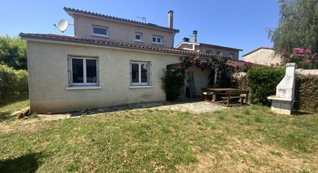 GRAMAT area, 3-bedroom house on 356 m² of land within walking distance of all amenities.
