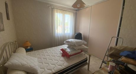 GRAMAT area, 3-bedroom house on 356 m² of land within walking distance of all amenities.