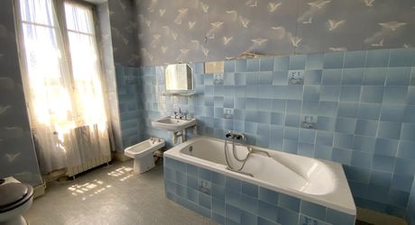 Secteur Gramat, maison  de village mitoyenne, 140 m² habitables, à rénover, terrain 300 m².