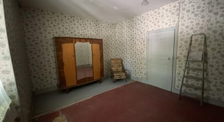 Secteur Gramat, maison  de village mitoyenne, 140 m² habitables, à rénover, terrain 300 m².