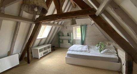 A vendre secteur Gramat, magnifique propriété comprenant deux maisons d'habitations, piscine, dépendances , terrain 12,4954 hectares.