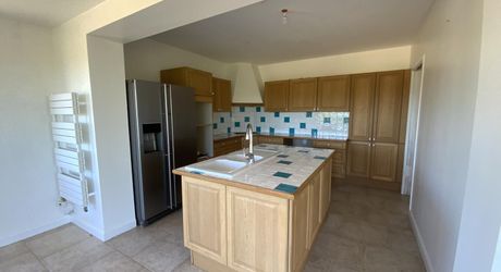 Secteur Gramat, maison individuelle érigée sur sous-sol complet à finir d'aménager– Terrain 2616 m².