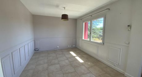 Secteur Gramat, maison individuelle érigée sur sous-sol complet à finir d'aménager– Terrain 2616 m².