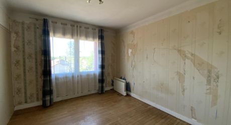 Secteur Gramat, maison individuelle érigée sur sous-sol complet à finir d'aménager– Terrain 2616 m².