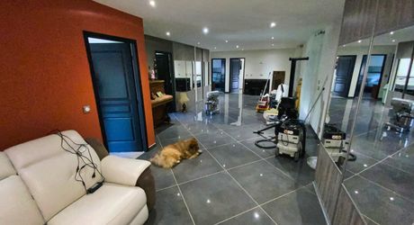 A vendre contemporaine de 2 024, 245 m² habitables sur 14.510 m² de terrain, 4 chambres (à terminer)