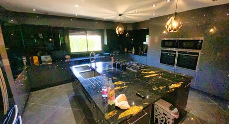 A vendre contemporaine de 2 024, 245 m² habitables sur 14.510 m² de terrain, 4 chambres (à terminer)