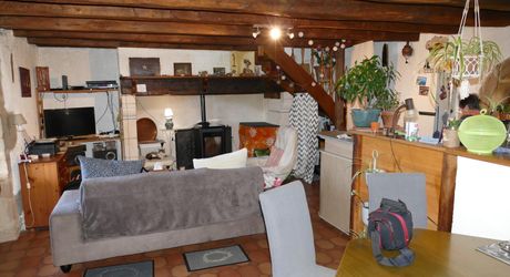 Secteur LACAPELLE-MARIVAL, maison en pierre avec grange sur 321m² de terrain