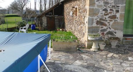 Secteur LACAPELLE-MARIVAL, maison en pierre avec grange sur 321m² de terrain