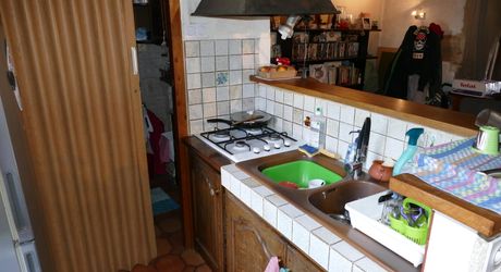 Secteur LACAPELLE-MARIVAL, maison en pierre avec grange sur 321m² de terrain