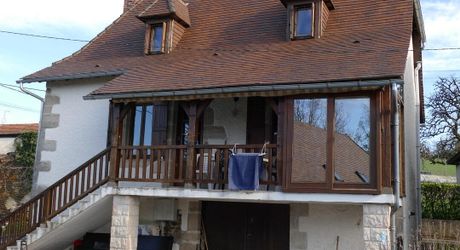 Secteur LACAPELLE-MARIVAL, maison en pierre avec grange sur 321m² de terrain