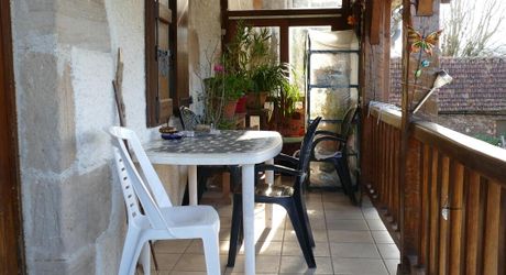 Secteur LACAPELLE-MARIVAL, maison en pierre avec grange sur 321m² de terrain