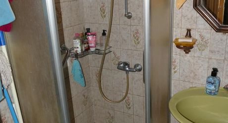 Secteur LACAPELLE-MARIVAL, maison en pierre avec grange sur 321m² de terrain
