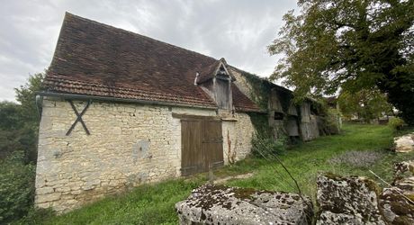 Secteur Labastide Murat;, ensemble immobilier à restaurer