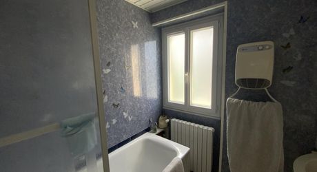 Secteur Bretenoux, à vendre maison 4 chambres , proche toutes commodités avec jardin et dépendances.