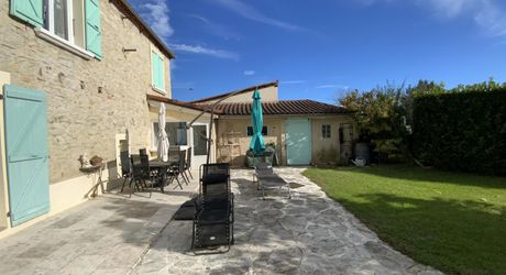 Secteur Bretenoux, à vendre maison 4 chambres , proche toutes commodités avec jardin et dépendances.