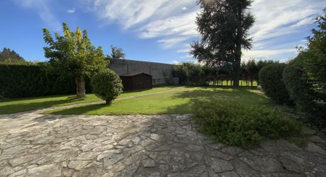 Secteur Bretenoux, à vendre maison 4 chambres , proche toutes commodités avec jardin et dépendances.