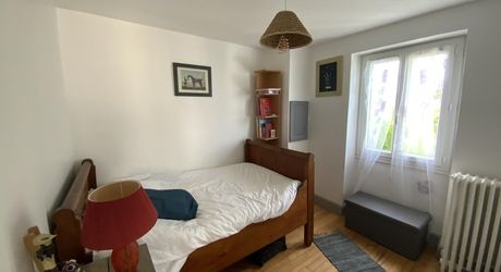 Secteur Bretenoux, à vendre maison 4 chambres , proche toutes commodités avec jardin et dépendances.