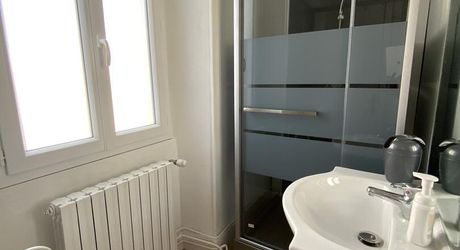 Secteur Bretenoux, à vendre maison 4 chambres , proche toutes commodités avec jardin et dépendances.
