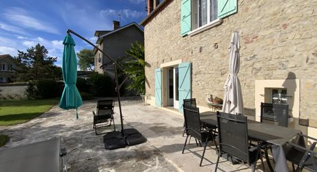 Secteur Bretenoux, à vendre maison 4 chambres , proche toutes commodités avec jardin et dépendances.