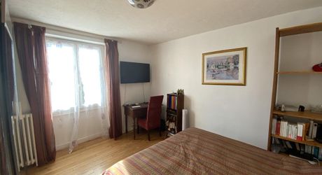 Secteur Bretenoux, à vendre maison 4 chambres , proche toutes commodités avec jardin et dépendances.